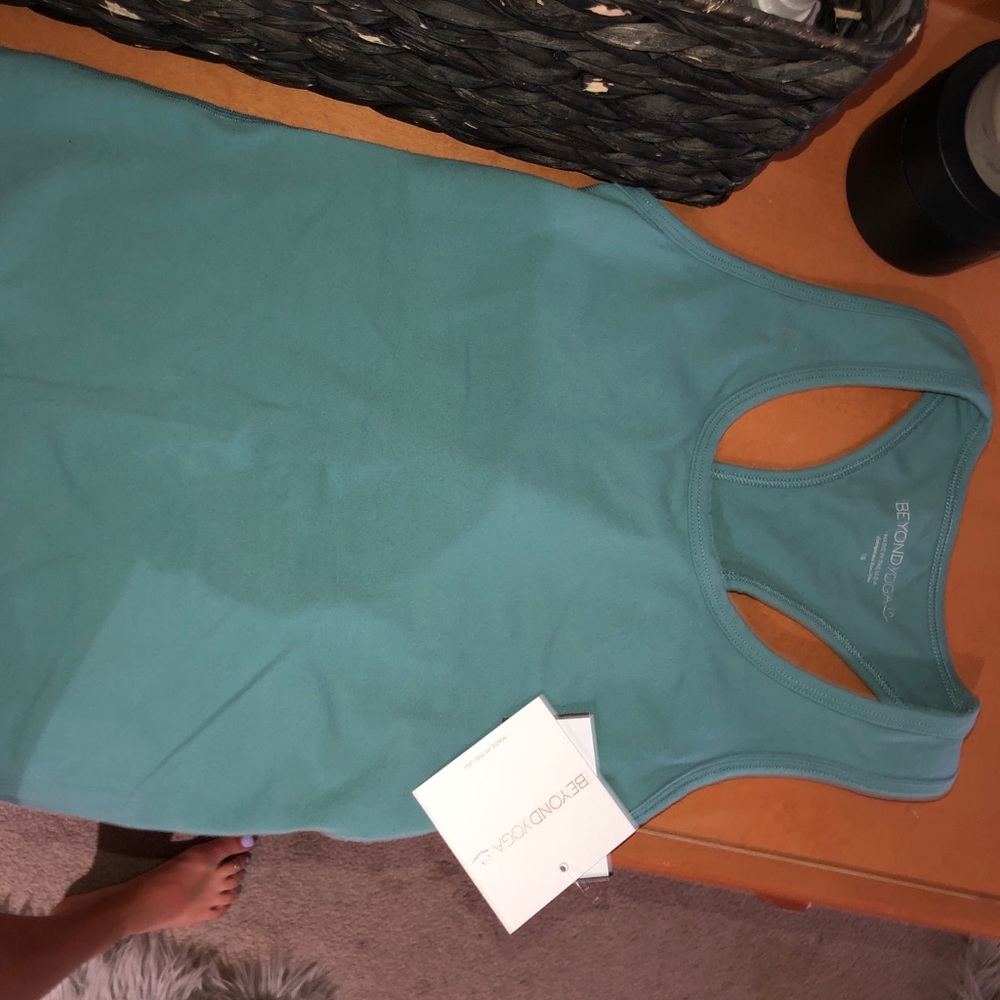 Beyond yoga tank top (new never been worn)!!